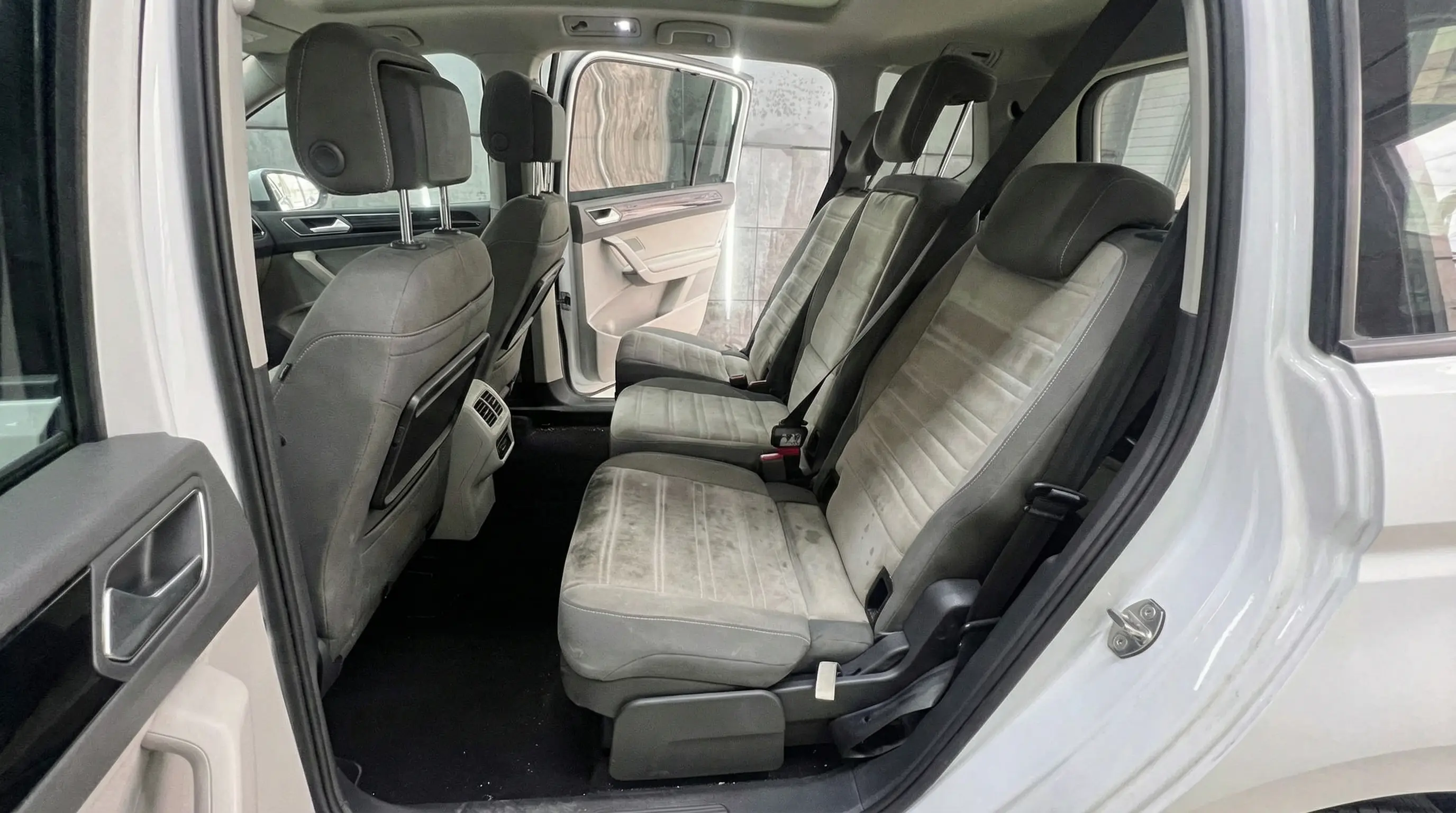 VW Atlas antes de la limpieza — interior sucio — GERA Detailing Barcelona