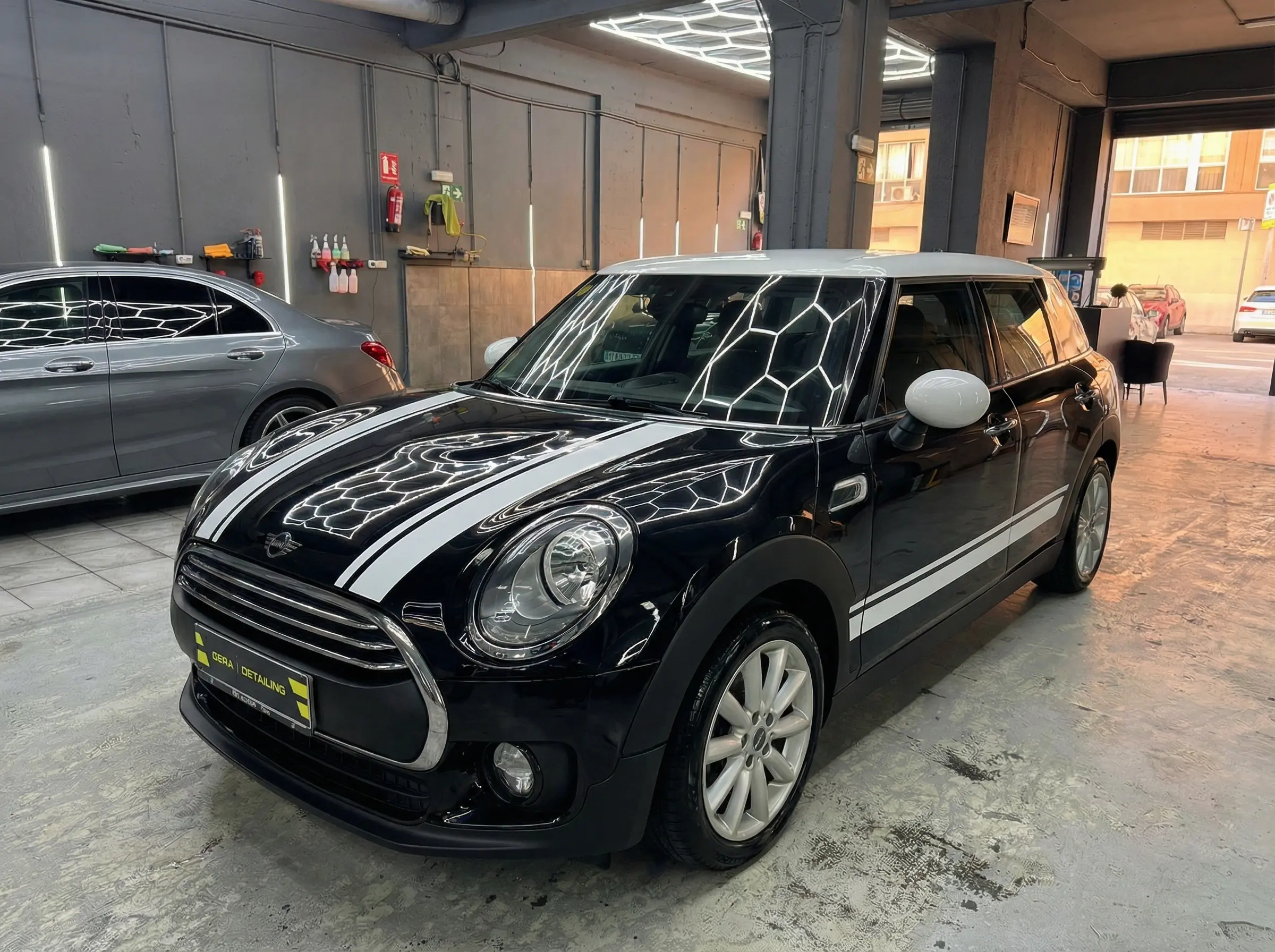 Mini Cooper después del vinilo — nuevo color — GERA Detailing Barcelona